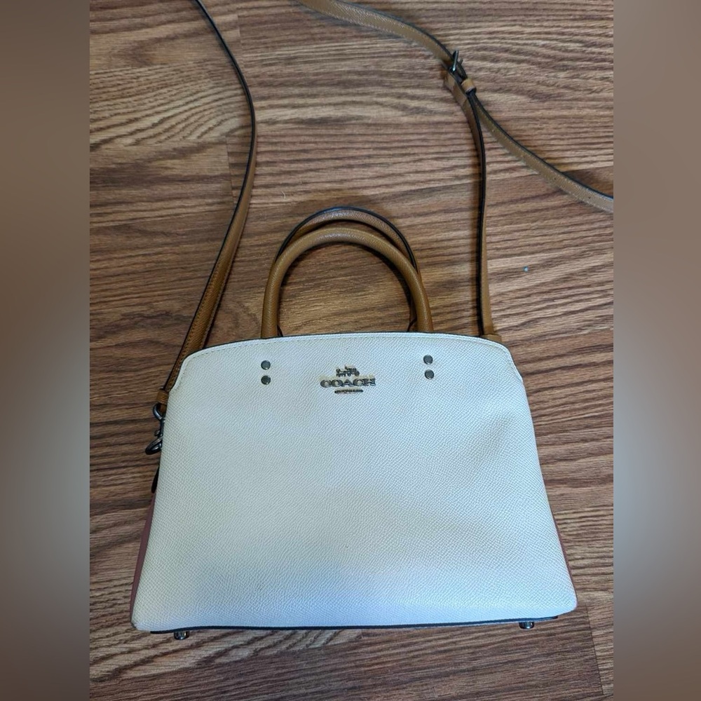 A coach  purse